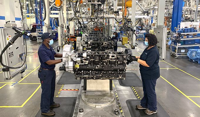 PACCAR Celebrates 10 Year Anniversary of Engine Manufacturing in North America