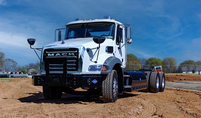 Mack Granite CNG Debuts at 2023 WasteExpo