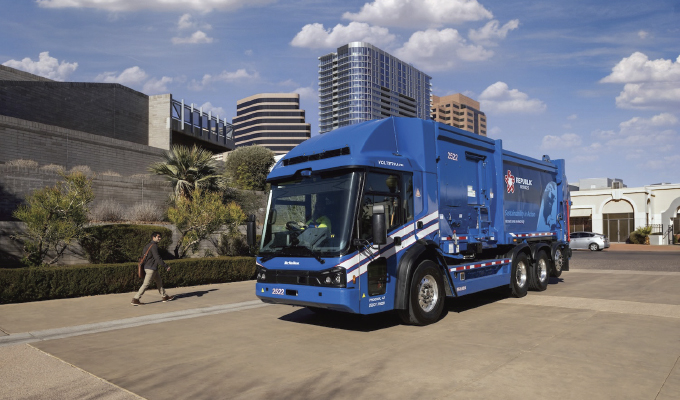 MCNEILUS SECURES ORDER FOR ELECTRIC REFUSE TRUCKS